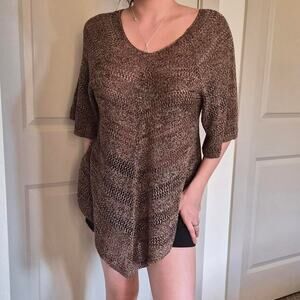 Brown crochet top with a relaxed fit, featuring a V-neck and short sleeves
